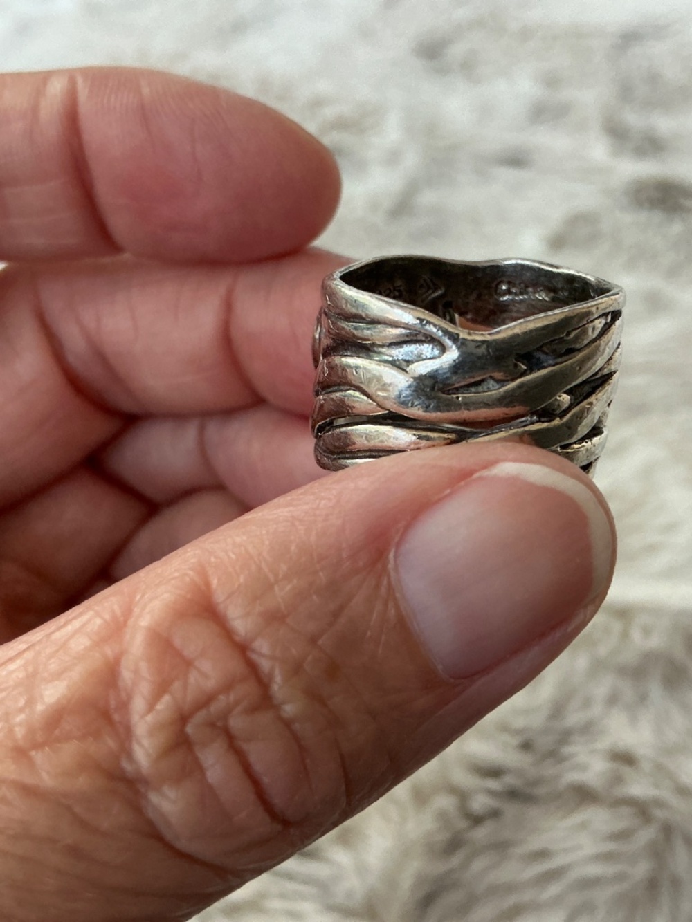 Silver Ring with White Mother-of-Pearl Center - Picture 8 of 12